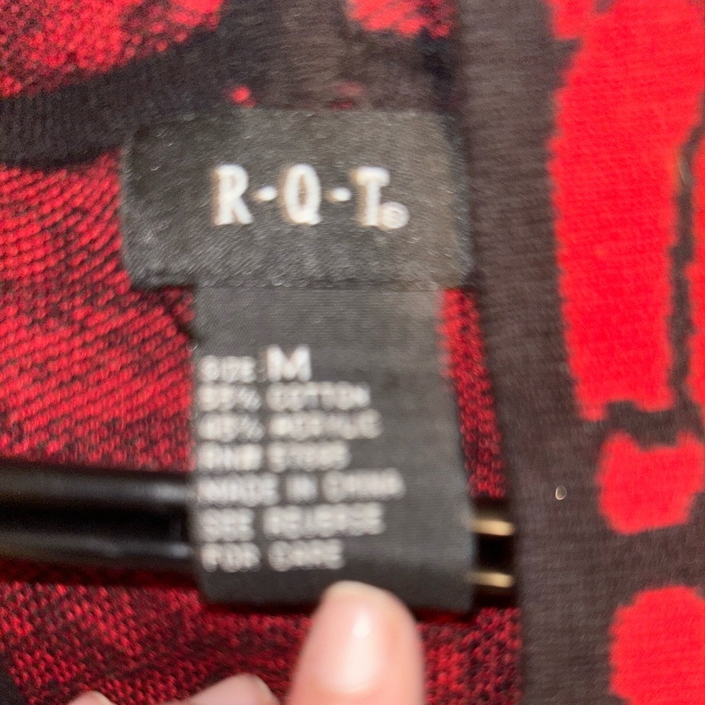 Sweater red and black long sleeve